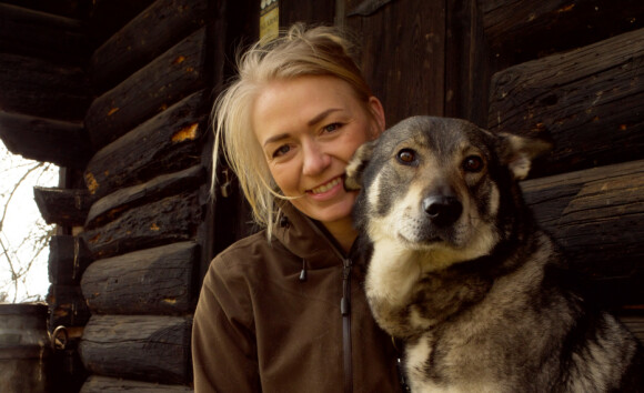 ELSKER JAKT: Anette Dahls store lidenskap er jakt. Nå håper hun å fylle dagene med romantikk også. Foto: Espen Glomsvoll / TV 2 ELSKER JAKT: Anette Dahls store lidenskap er jakt. Nå håper hun å fylle dagene med romantikk også. Foto: Espen Glomsvoll / TV 2